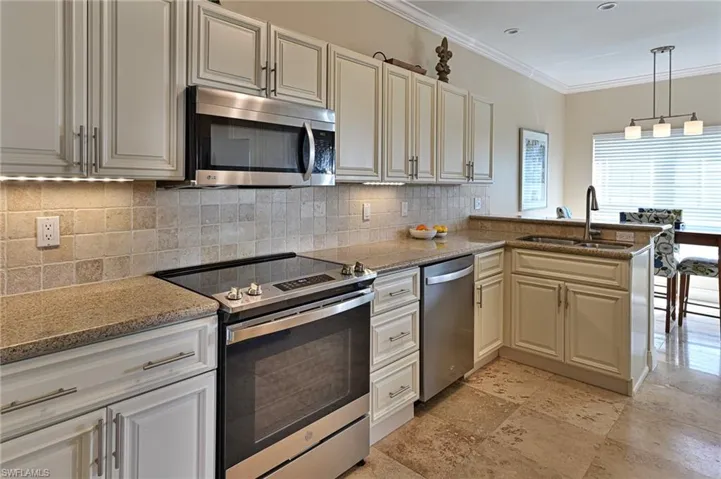 175 Barefoot Cir, Bonita Springs, Florida 34134