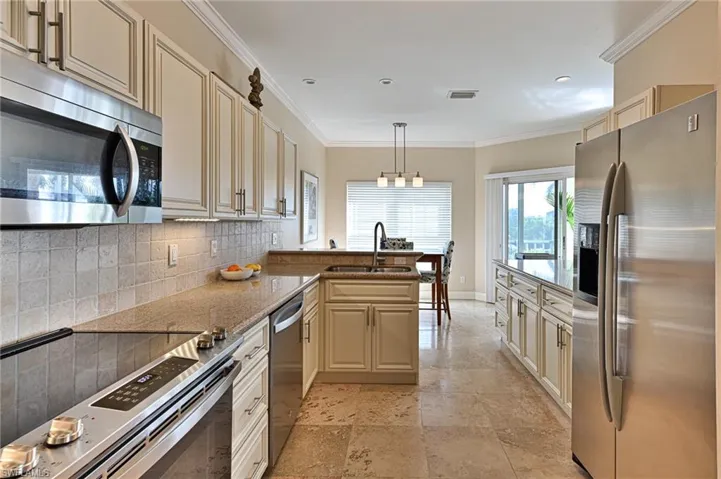175 Barefoot Cir, Bonita Springs, Florida 34134
