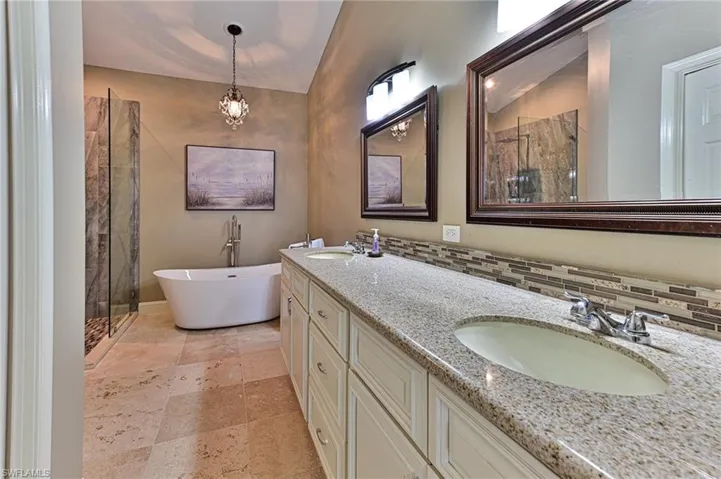 175 Barefoot Cir, Bonita Springs, Florida 34134