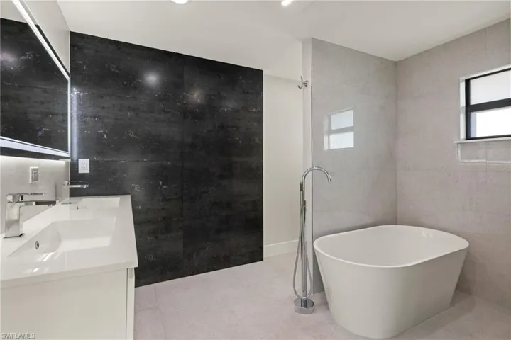 Dramatic accent wall!