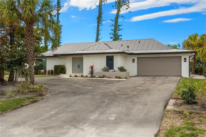Plenty of parking with extra circular driveway