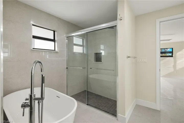 Separate tub & shower