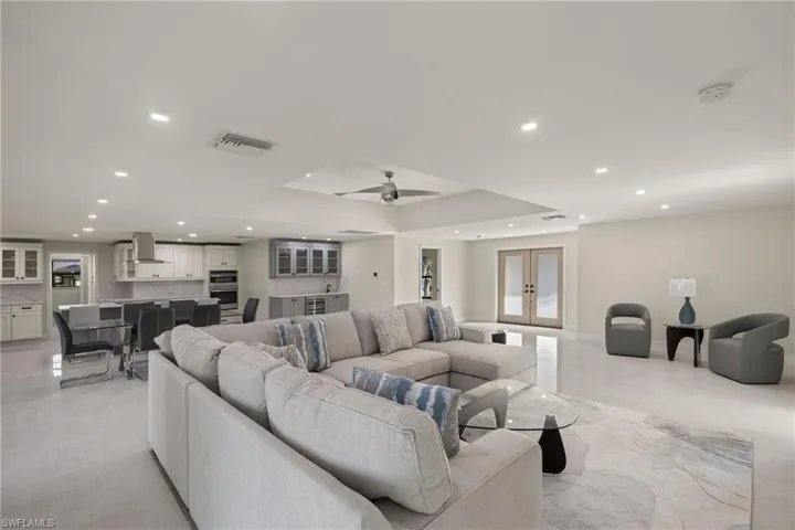 Living/Great room looking towards the front doors