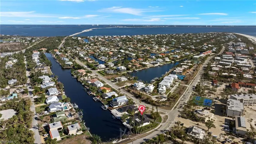 Canal with access to the bay & gulf
