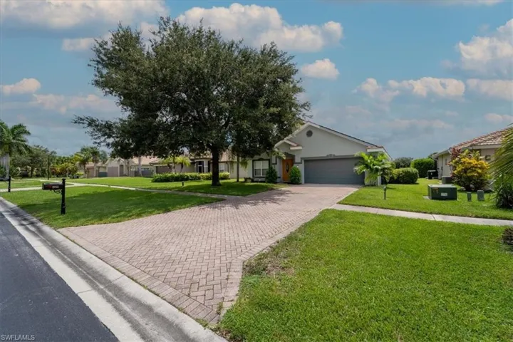 View of front facade featuring a garage and a front yard