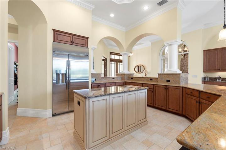 WIDE OPEN KITCHEN