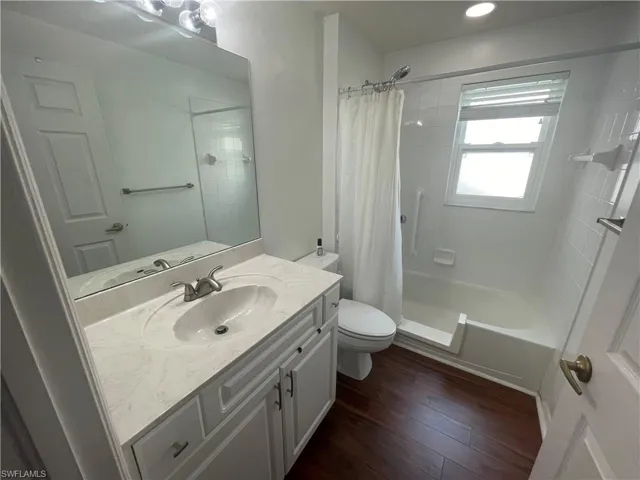 5708 Greenwood Cir 48, Naples, Florida 34112