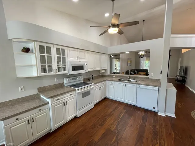 5708 Greenwood Cir 48, Naples, Florida 34112