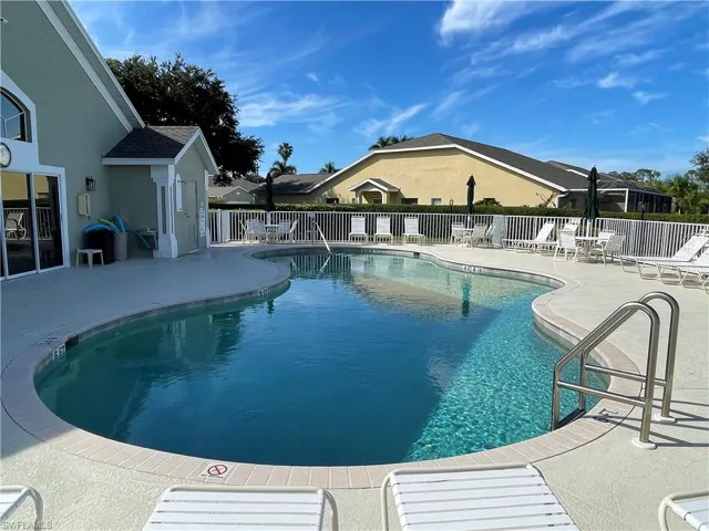 5708 Greenwood Cir 48, Naples, Florida 34112