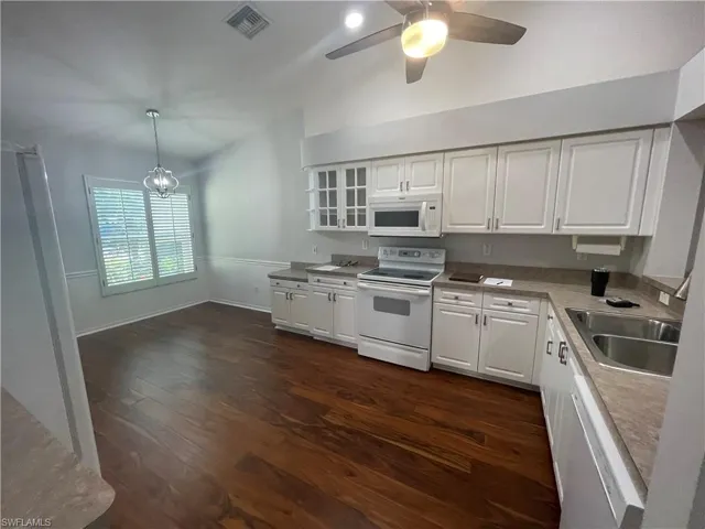 5708 Greenwood Cir 48, Naples, Florida 34112
