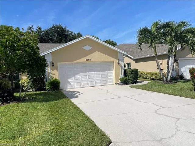 5708 Greenwood Cir 48, Naples, Florida 34112