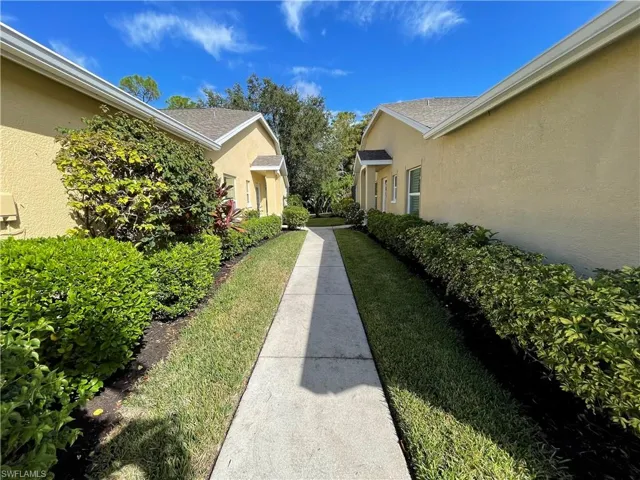 5708 Greenwood Cir 48, Naples, Florida 34112
