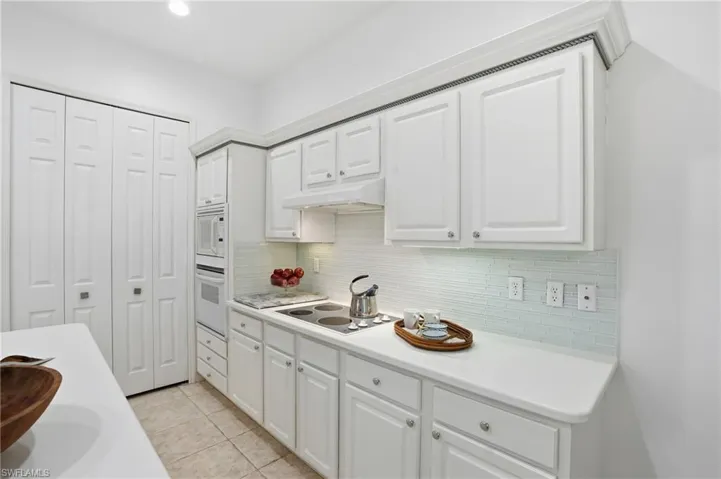 Kitchen with walk-in Pantry