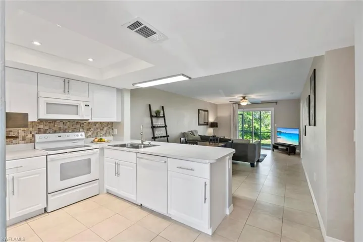 138  Cypress E WAY, Naples, FL 34110