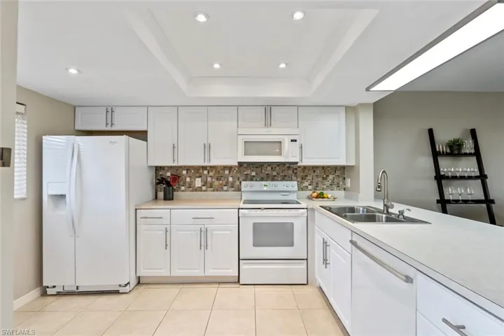 138  Cypress E WAY, Naples, FL 34110