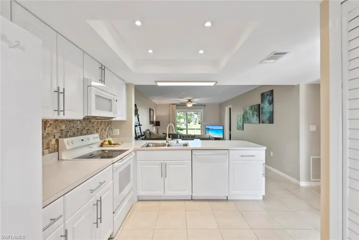 138  Cypress E WAY, Naples, FL 34110