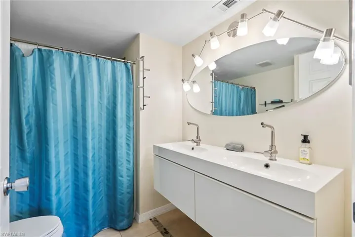 138  Cypress E WAY, Naples, FL 34110