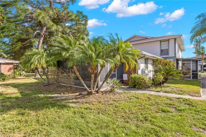 5831  Vancouver  CIR, Fort Myers, FL 33907