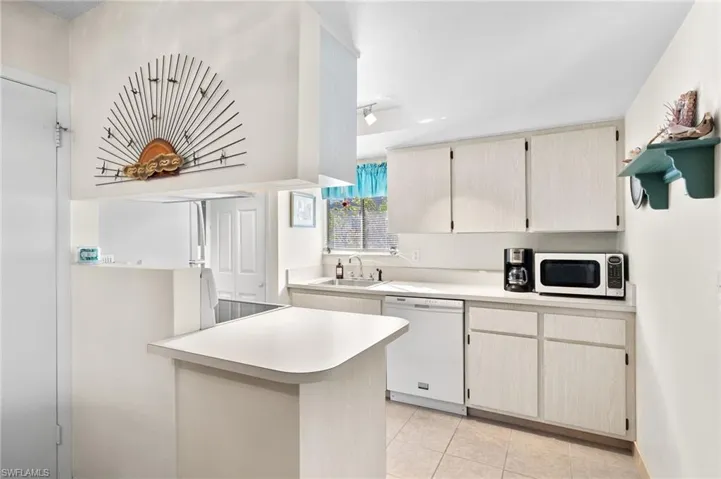 5831  Vancouver  CIR, Fort Myers, FL 33907
