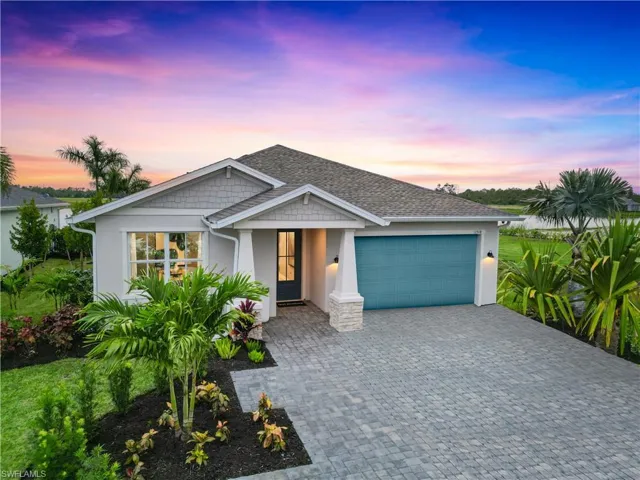 Montura Craftsman ***model home front of house