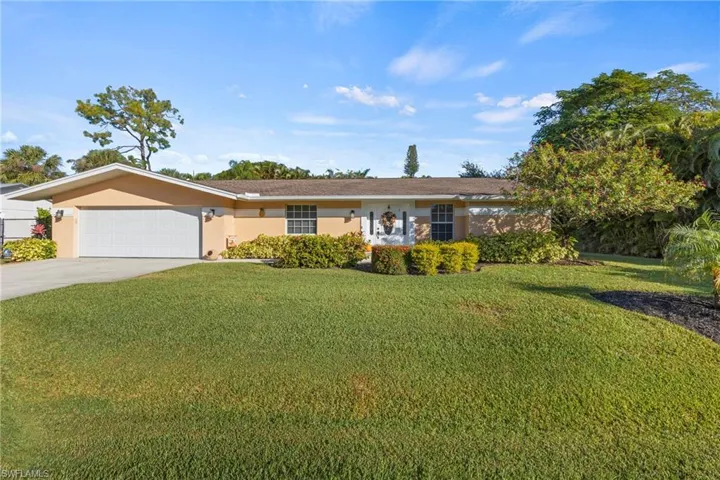 2569 Outrigger Ln, Naples, Florida 34104