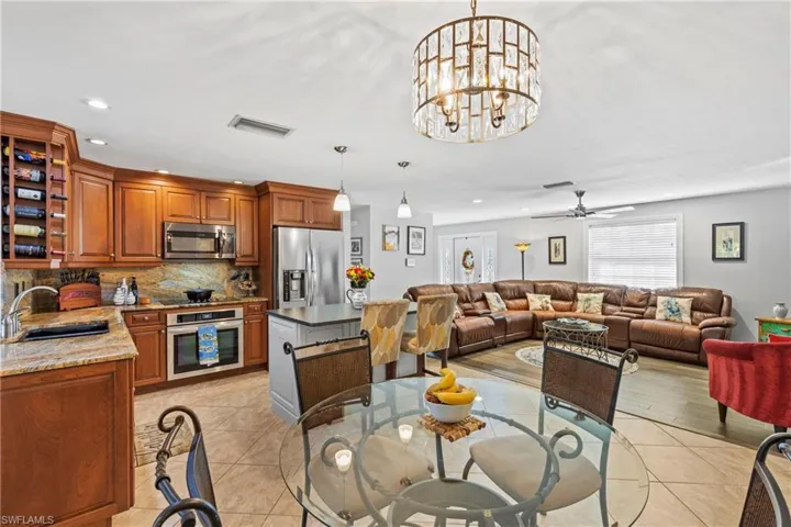 2569 Outrigger Ln, Naples, Florida 34104