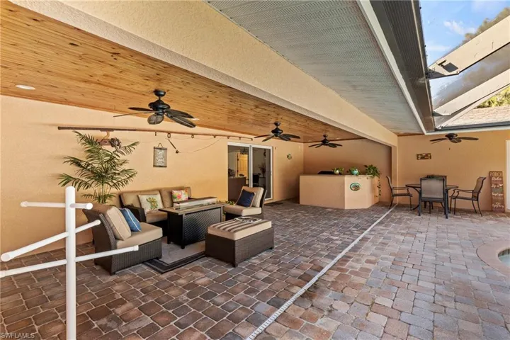 2569 Outrigger Ln, Naples, Florida 34104