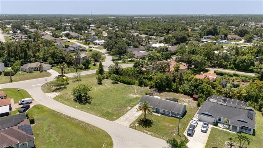 8484 Cypress Dr N, Fort Myers, Florida 33967