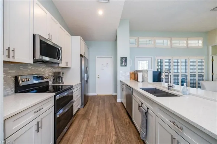 Stainless appliancs  & shaker cabinets