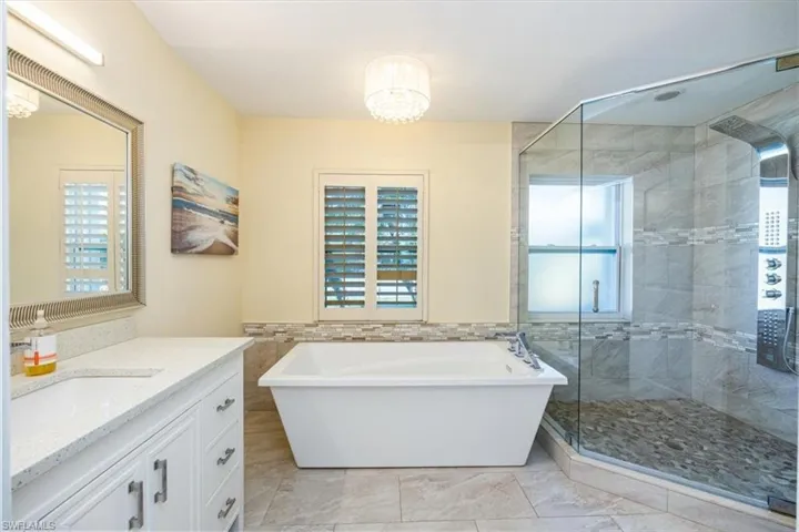 Master bath w/soaking tub & shower.