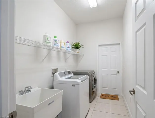 3935 10th Ave Ne, Naples, Florida 34120