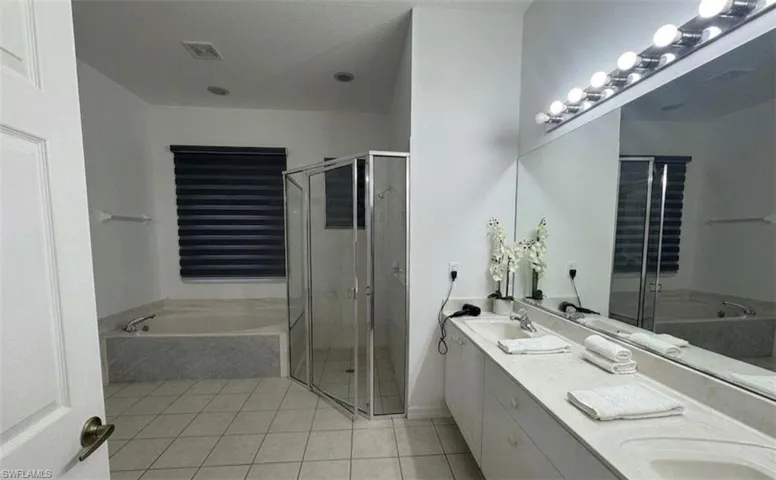 3935 10th Ave Ne, Naples, Florida 34120
