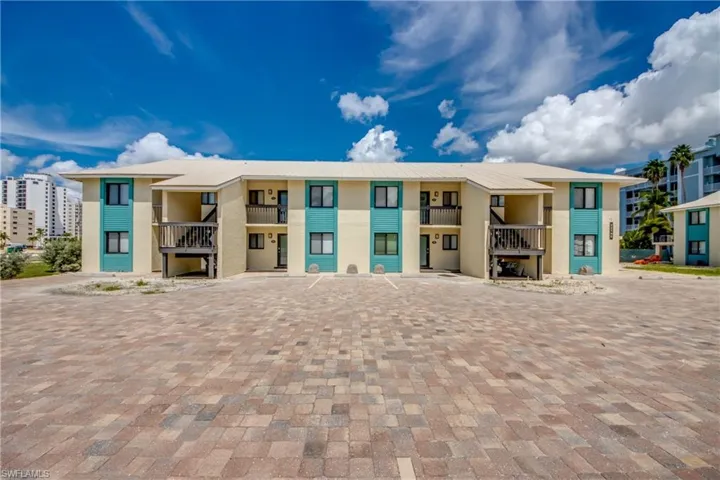 View of apartment building / complex