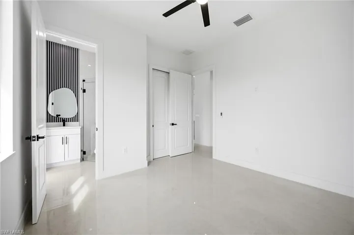 Unfurnished bedroom with a ceiling fan and a closet