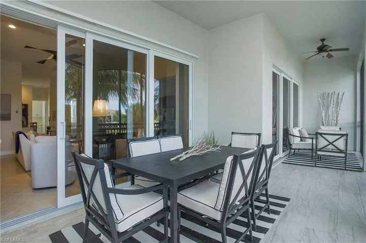 Large spacious lanai with room for family