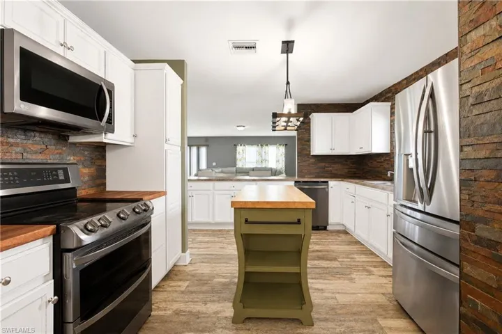 10365 Canal Brook Ln, Lehigh Acres, Florida 33936