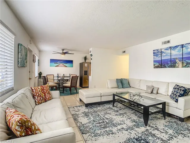 4625 Bayshore Dr D8, Naples, Florida 34112