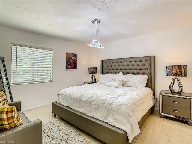 4625 Bayshore Dr D8, Naples, Florida 34112