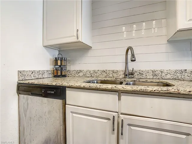 4625 Bayshore Dr D8, Naples, Florida 34112