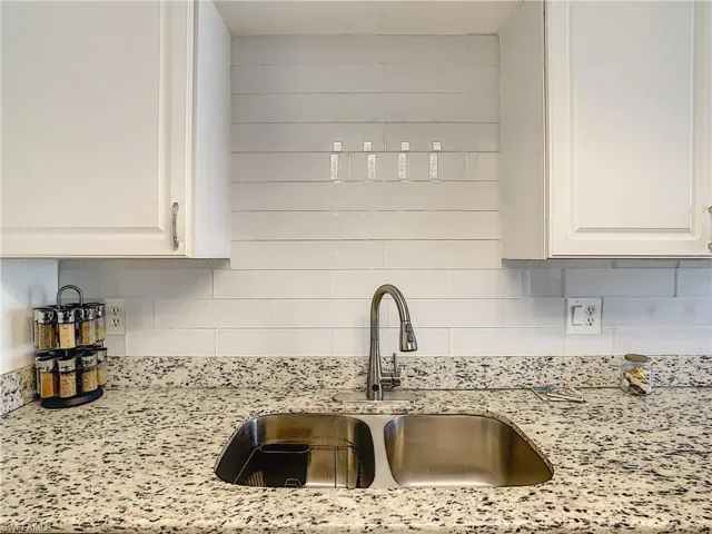 4625 Bayshore Dr D8, Naples, Florida 34112