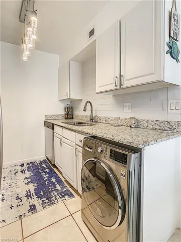 4625 Bayshore Dr D8, Naples, Florida 34112