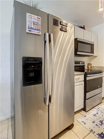 4625 Bayshore Dr D8, Naples, Florida 34112