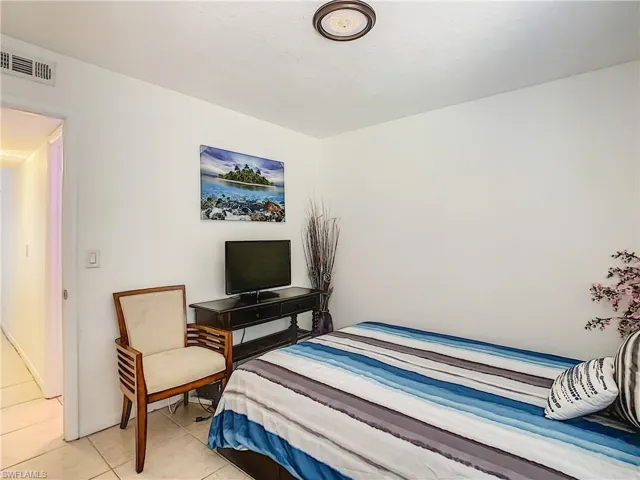 4625 Bayshore Dr D8, Naples, Florida 34112