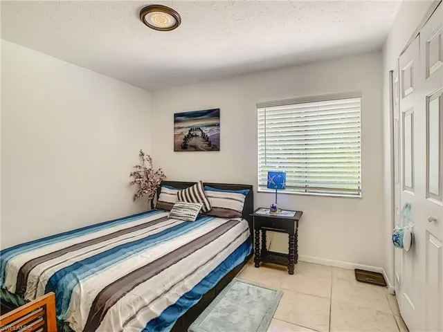 4625 Bayshore Dr D8, Naples, Florida 34112