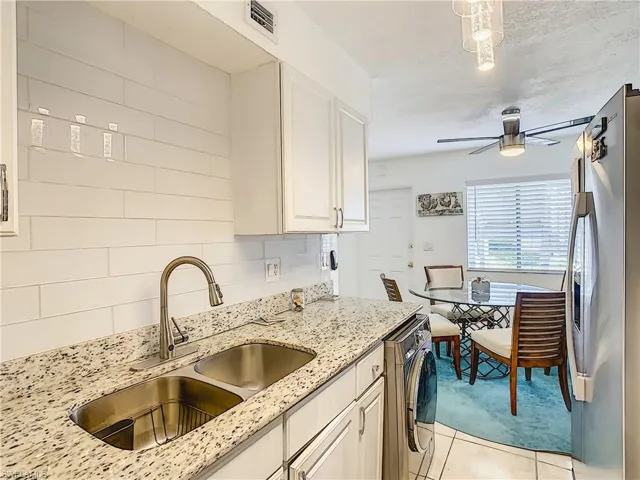 4625 Bayshore Dr D8, Naples, Florida 34112