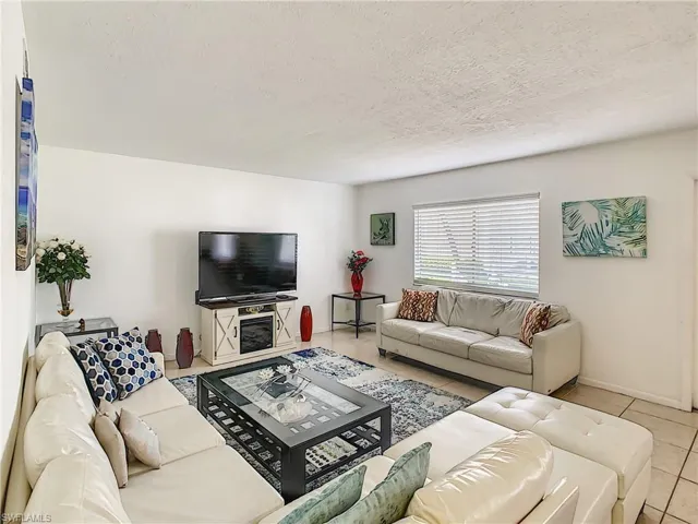 4625 Bayshore Dr D8, Naples, Florida 34112