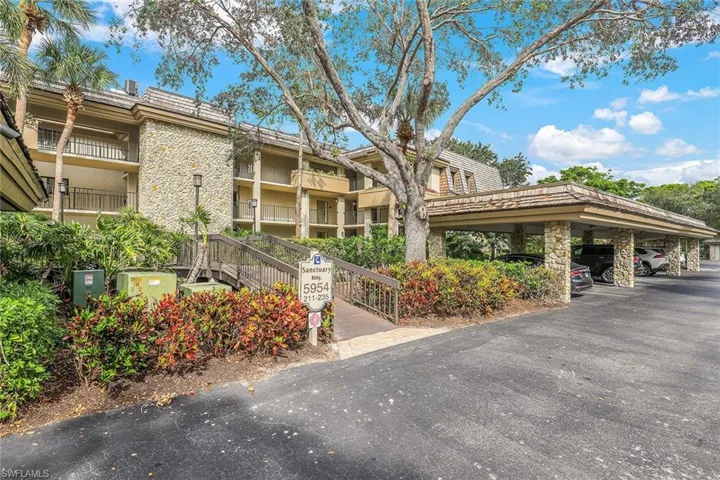 5954  Pelican Bay  BLVD, Naples, FL 34108