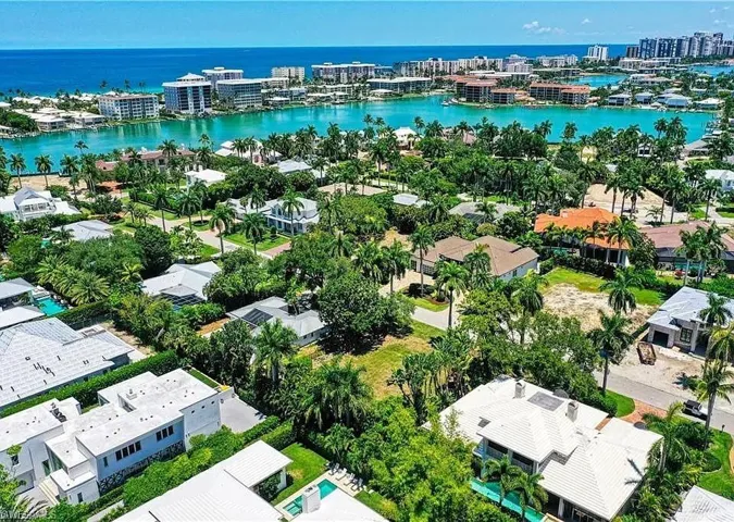 400 Wedge Dr, Naples, Florida 34103