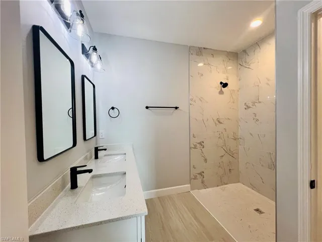 Master Bathroom / The shower door already  was installed