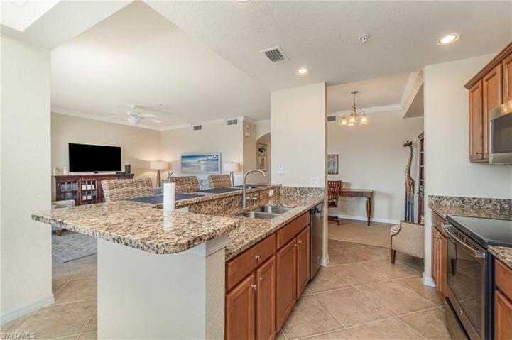 Open kitchen to Family room